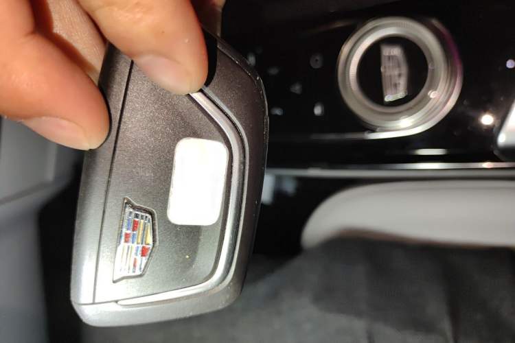 Used Cadillac LYRIQ 2022 Rear-Drive Long-Range Luxury Edition Vehicle Key