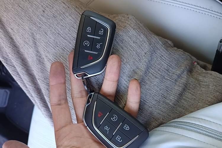 Used Cadillac LYRIQ 2022 Rear-Drive Long-Range Luxury Edition Vehicle Key