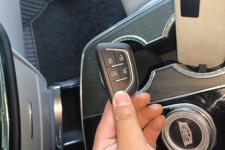 Used Cadillac LYRIQ 2022 Rear-Drive Long-Range Luxury Edition Vehicle Key