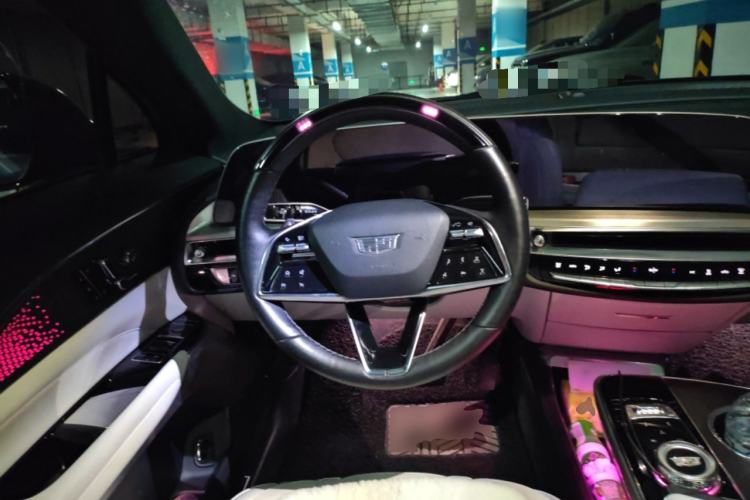 Used Cadillac LYRIQ 2022 Rear-Drive Long-Range Luxury Edition Steering Wheel