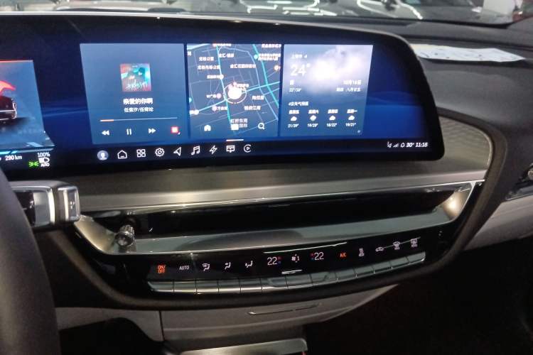 Used Cadillac LYRIQ 2022 Rear-Drive Long-Range Luxury Edition Audio And AC Panel