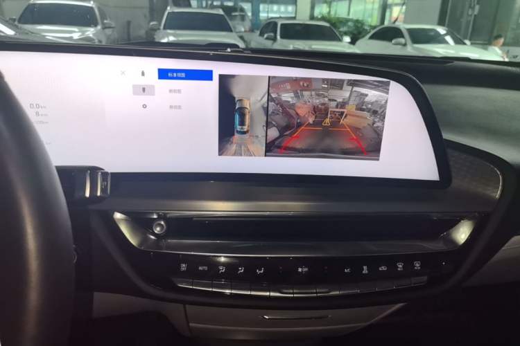 Used Cadillac LYRIQ 2022 Rear-Drive Long-Range Luxury Edition Audio And AC Panel