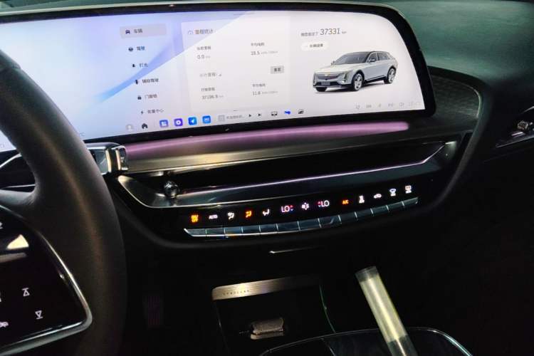 Used Cadillac LYRIQ 2022 Four-Wheel-Drive High-Performance Deluxe Edition Audio And AC Panel