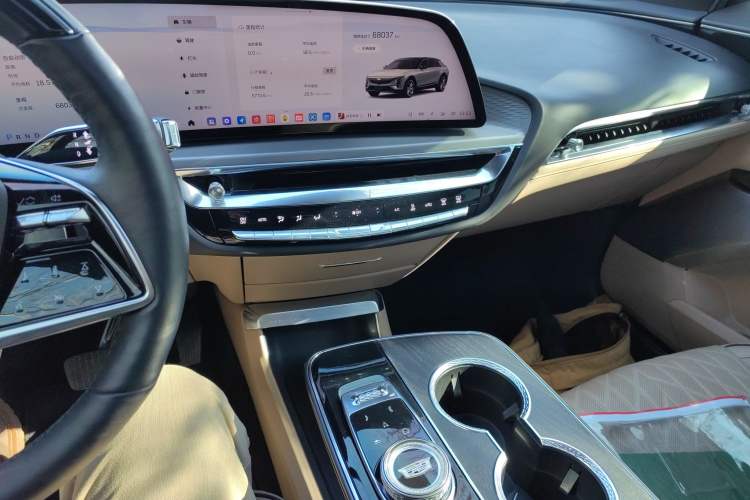 Used Cadillac LYRIQ 2022 Four-Wheel-Drive High-Performance Deluxe Edition Audio And AC Panel