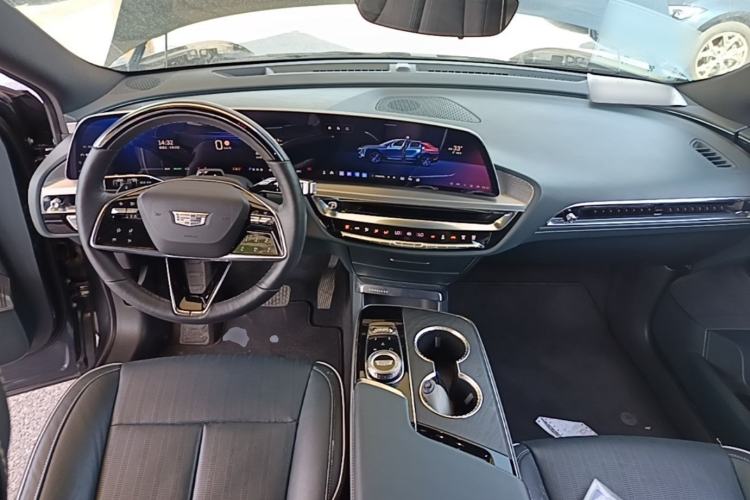 Used Cadillac LYRIQ 2022 Rear-Drive Long-Range Prestige Edition Center Console