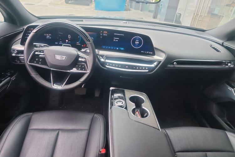 Used Cadillac LYRIQ 2022 Rear-Drive Long-Range Luxury Edition Center Console