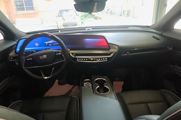 Used Cadillac LYRIQ 2022 Four-Wheel-Drive High-Performance Deluxe Edition Center Console