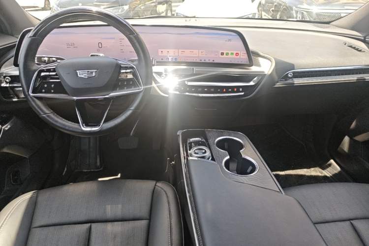 Used Cadillac LYRIQ 2022 Rear-Drive Long-Range Luxury Edition Center Console