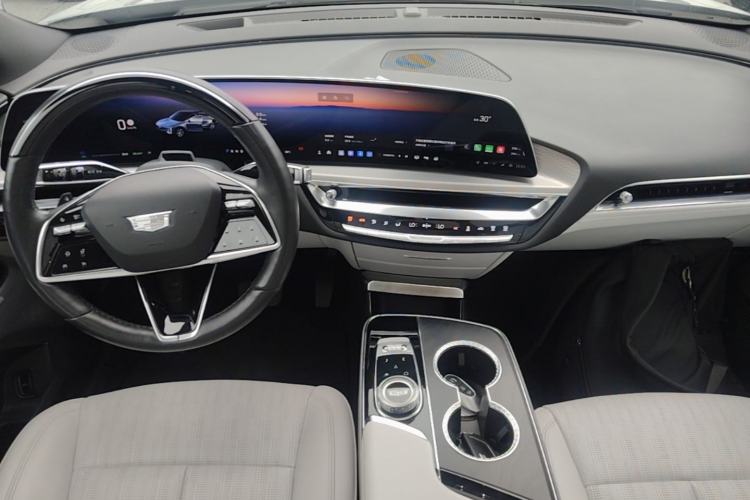Used Cadillac LYRIQ 2022 Rear-Drive Long-Range Luxury Edition Center Console