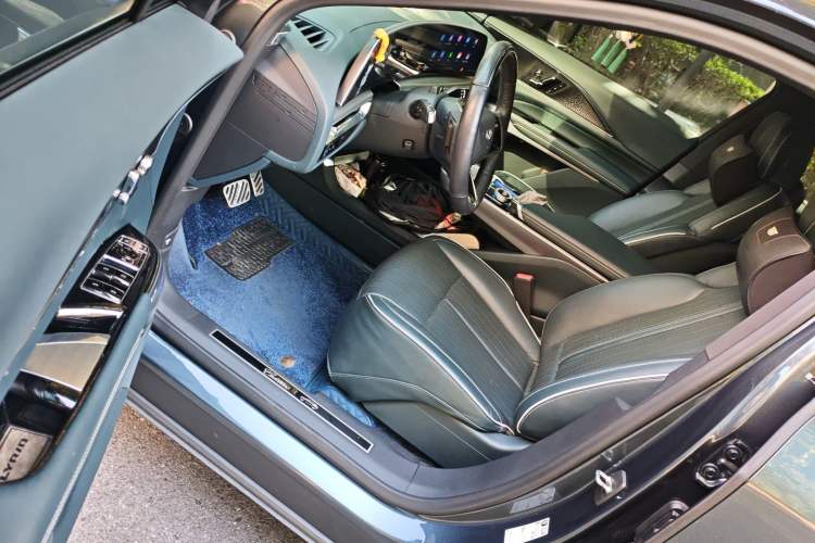 Used Cadillac LYRIQ 2022 Rear-Drive Long-Range Prestige Edition Driver Seat