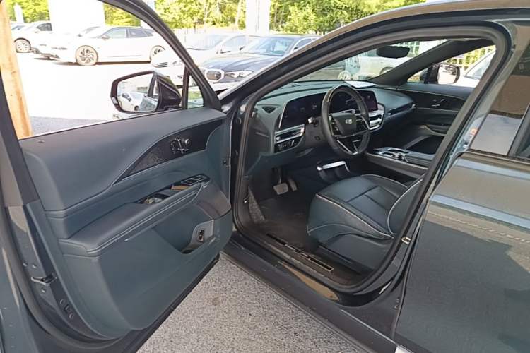 Used Cadillac LYRIQ 2022 Rear-Drive Long-Range Prestige Edition Driver Seat