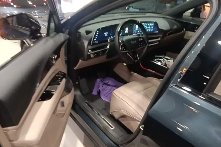 Used Cadillac LYRIQ 2022 Rear-Drive Long-Range Prestige Edition Driver Seat
