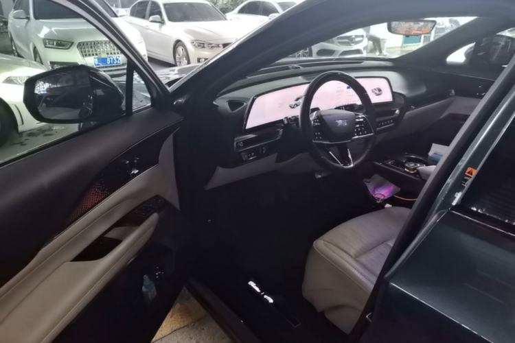 Used Cadillac LYRIQ 2022 Rear-Drive Long-Range Luxury Edition Driver Seat