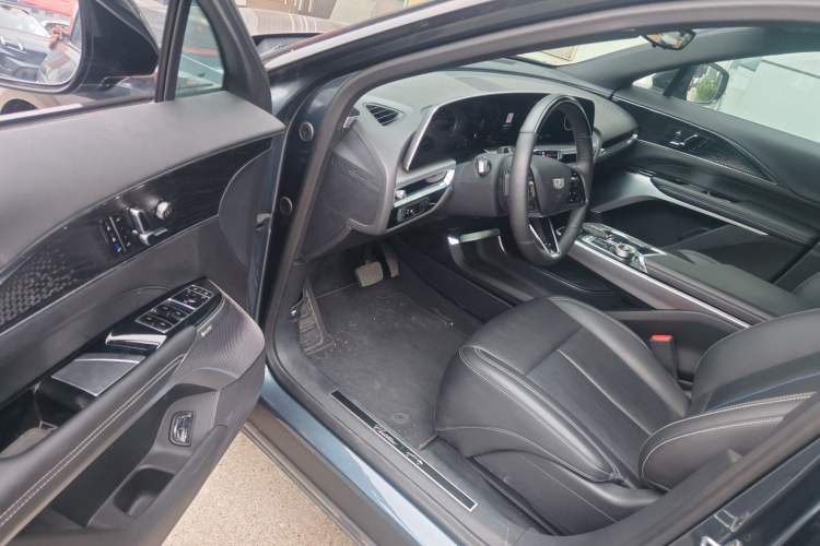Used Cadillac LYRIQ 2022 Rear-Drive Long-Range Luxury Edition Driver Seat