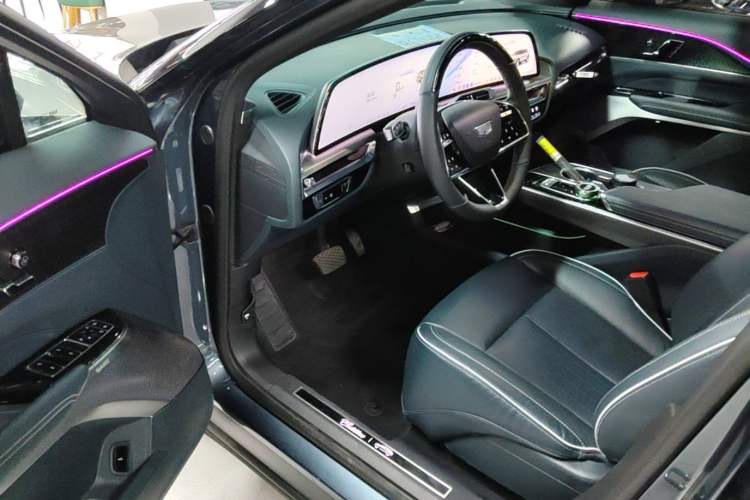 Used Cadillac LYRIQ 2022 Four-Wheel-Drive High-Performance Deluxe Edition Driver Seat