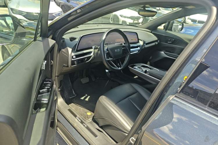 Used Cadillac LYRIQ 2022 Rear-Drive Long-Range Luxury Edition Driver Seat