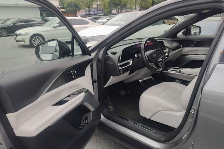 Used Cadillac LYRIQ 2022 Rear-Drive Long-Range Luxury Edition Driver Seat