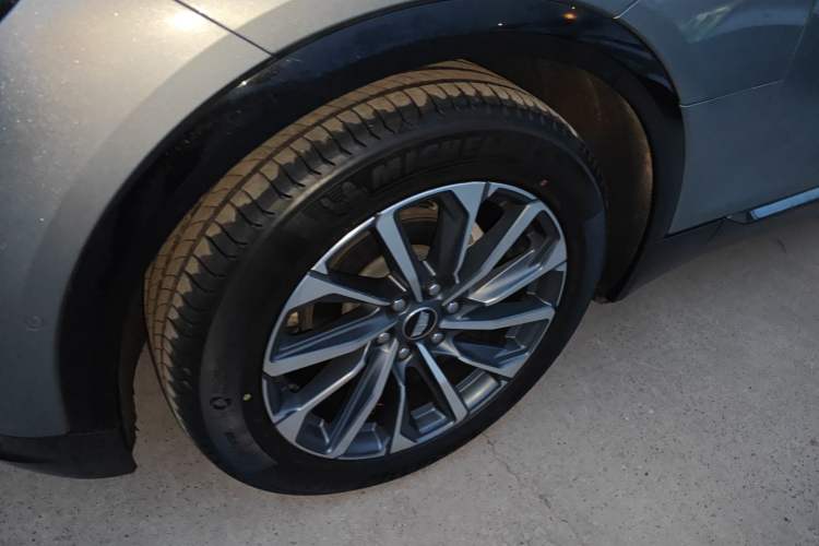 Used Cadillac LYRIQ 2022 Four-Wheel-Drive High-Performance Deluxe Edition Exterior 2
