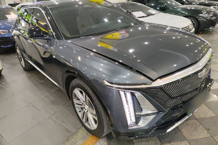 Used Cadillac LYRIQ 2022 Rear-Drive Long-Range Prestige Edition Front Right 45 Deg