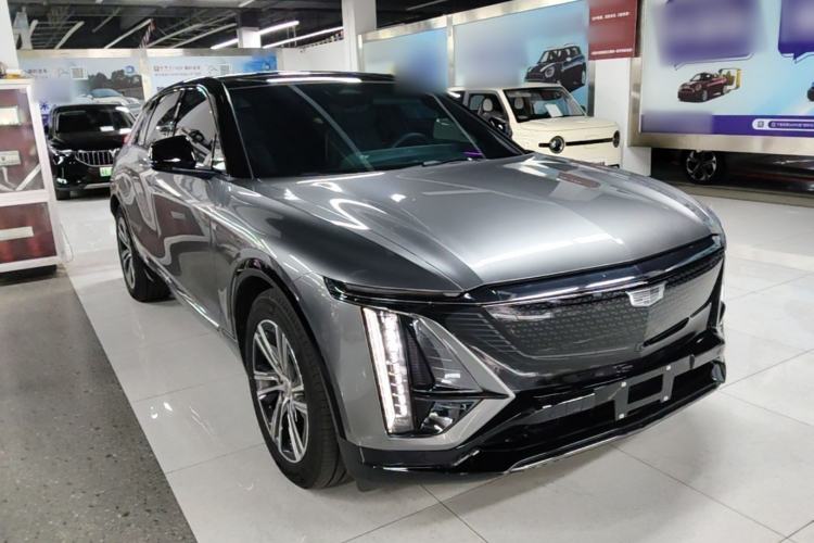 Used Cadillac LYRIQ 2022 Four-Wheel-Drive High-Performance Deluxe Edition Front Right 45 Deg