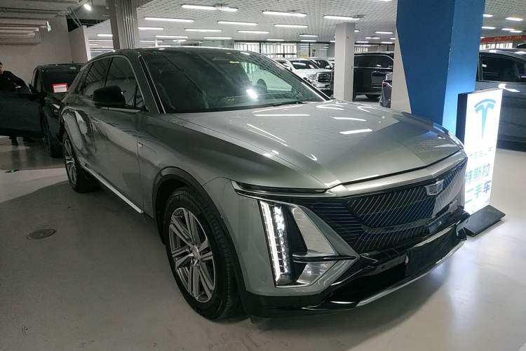 Used Cadillac LYRIQ 2022 Rear-Drive Long-Range Prestige Edition Front Right 45 Deg