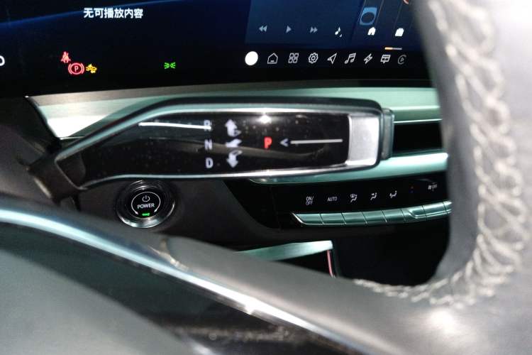 Used Cadillac LYRIQ 2022 Rear-Drive Long-Range Luxury Edition Gear Lever