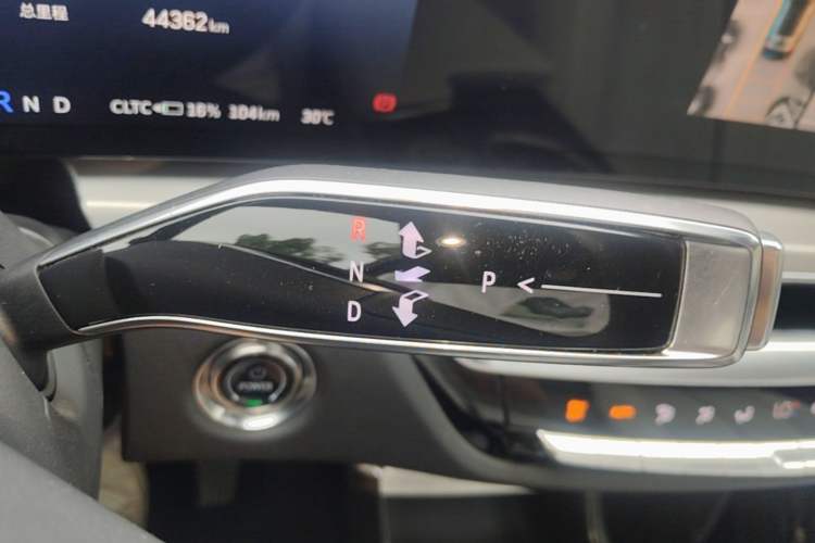 Used Cadillac LYRIQ 2022 Rear-Drive Long-Range Luxury Edition Gear Lever