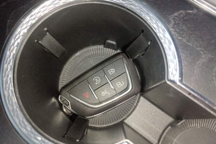 Used Cadillac LYRIQ 2022 Rear-Drive Long-Range Luxury Edition Interior 1