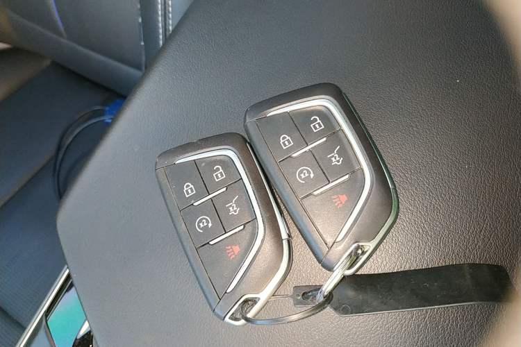 Used Cadillac LYRIQ 2022 Rear-Drive Long-Range Luxury Edition Interior 1