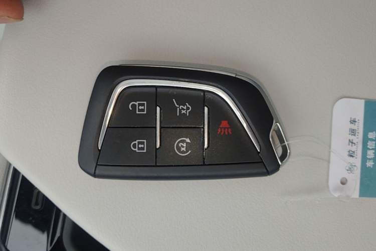 Used Cadillac LYRIQ 2022 Rear-Drive Long-Range Luxury Edition Interior 1