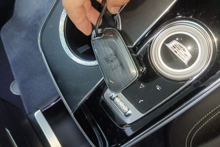 Used Cadillac LYRIQ 2022 Rear-Drive Long-Range Luxury Edition Interior 1