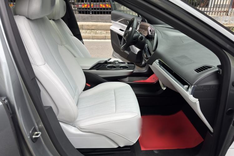 Used Cadillac LYRIQ 2022 Rear-Drive Long-Range Prestige Edition Interior 11