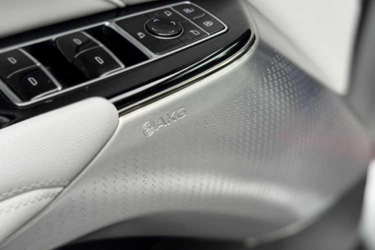 Used Cadillac LYRIQ 2022 Rear-Drive Long-Range Prestige Edition Interior 15