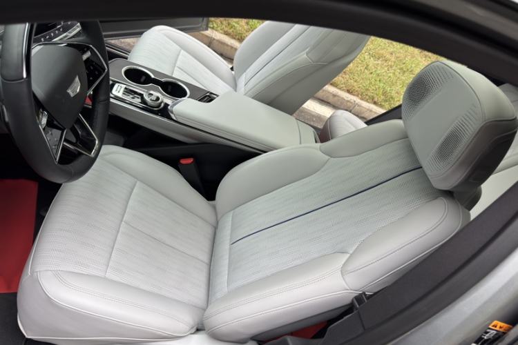 Used Cadillac LYRIQ 2022 Rear-Drive Long-Range Prestige Edition Interior 2