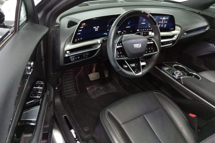Used Cadillac LYRIQ 2022 Rear-Drive Long-Range Luxury Edition Interior 3