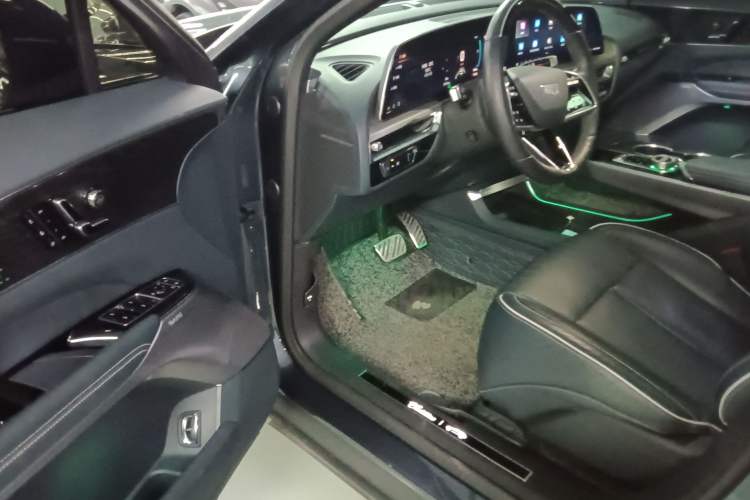Used Cadillac LYRIQ 2022 Four-Wheel-Drive High-Performance Deluxe Edition Interior 3