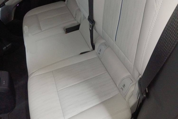 Used Cadillac LYRIQ 2022 Rear-Drive Long-Range Luxury Edition Interior 4