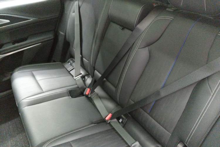 Used Cadillac LYRIQ 2022 Rear-Drive Long-Range Luxury Edition Interior 4
