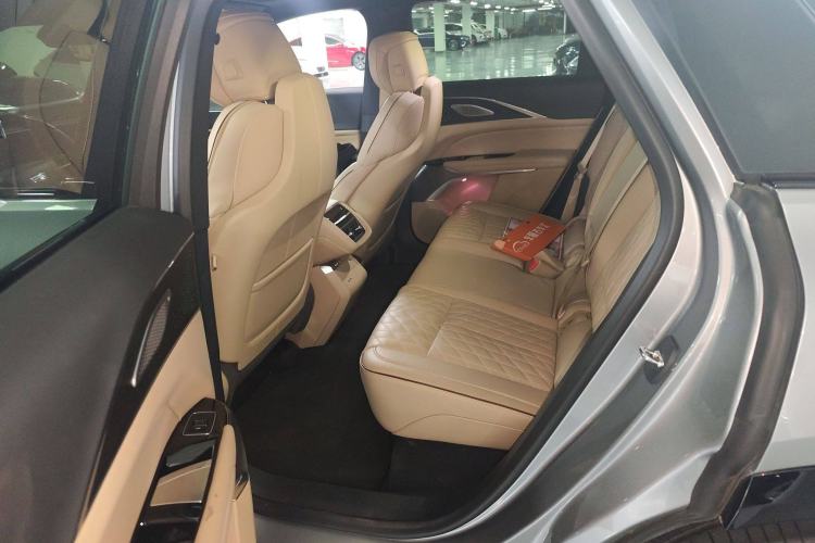 Used Cadillac LYRIQ 2022 Four-Wheel-Drive High-Performance Deluxe Edition Interior 4
