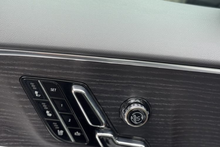 Used Cadillac LYRIQ 2022 Rear-Drive Long-Range Prestige Edition Interior 5
