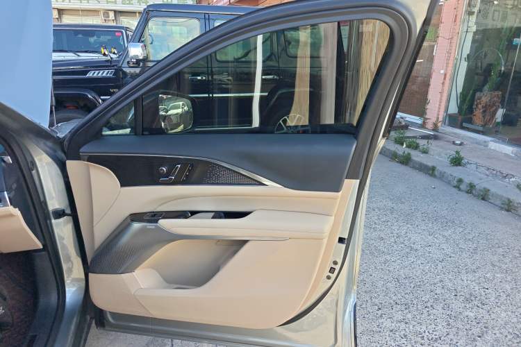 Used Cadillac LYRIQ 2022 Rear-Drive Long-Range Prestige Edition Interior 5