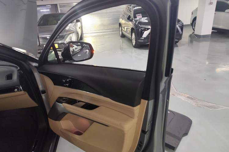 Used Cadillac LYRIQ 2022 Four-Wheel-Drive High-Performance Deluxe Edition Interior 5