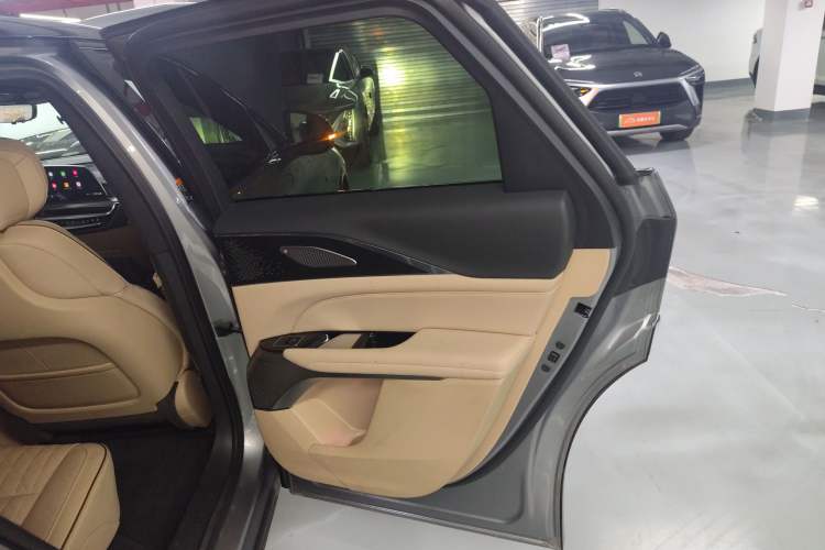 Used Cadillac LYRIQ 2022 Four-Wheel-Drive High-Performance Deluxe Edition Interior 6