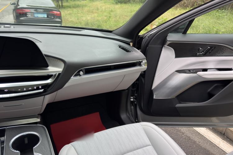 Used Cadillac LYRIQ 2022 Rear-Drive Long-Range Prestige Edition Interior 7
