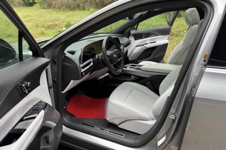 Used Cadillac LYRIQ 2022 Rear-Drive Long-Range Prestige Edition Interior 8