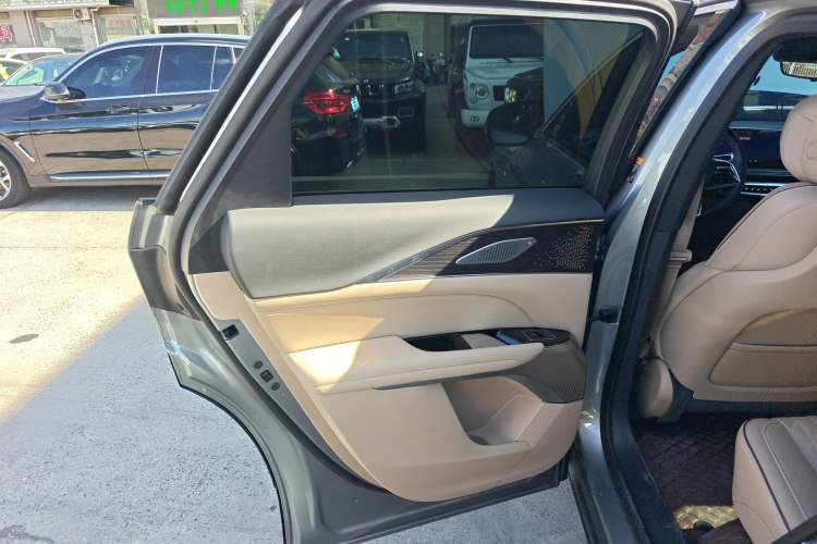 Used Cadillac LYRIQ 2022 Rear-Drive Long-Range Prestige Edition Interior 8