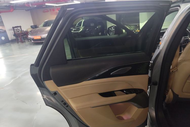Used Cadillac LYRIQ 2022 Four-Wheel-Drive High-Performance Deluxe Edition Interior 8