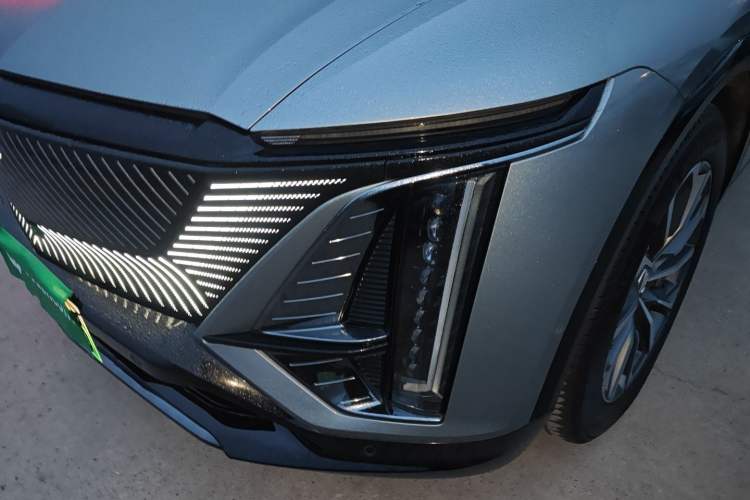 Used Cadillac LYRIQ 2022 Four-Wheel-Drive High-Performance Deluxe Edition Left Front Headlight