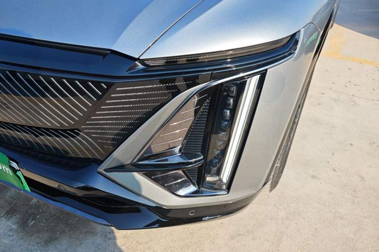 Used Cadillac LYRIQ 2022 Four-Wheel-Drive High-Performance Deluxe Edition Left Front Headlight