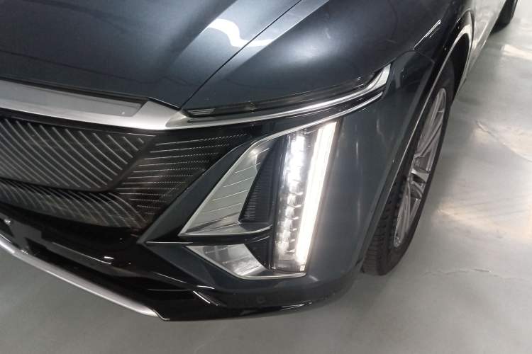 Used Cadillac LYRIQ 2022 Rear-Drive Long-Range Luxury Edition Left Front Headlight